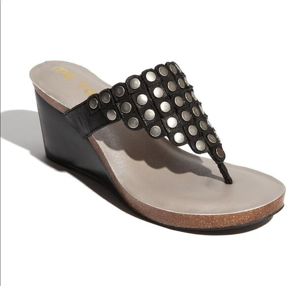 Me Too Sz 8 Kelee wedge sandal black stone - Picture 1 of 6